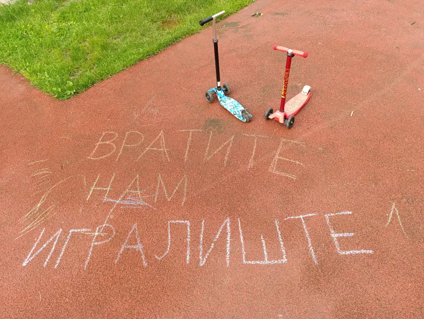 Vratite nam igralište! (FOTO)