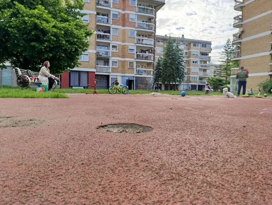 Vratite nam igralište! (FOTO)