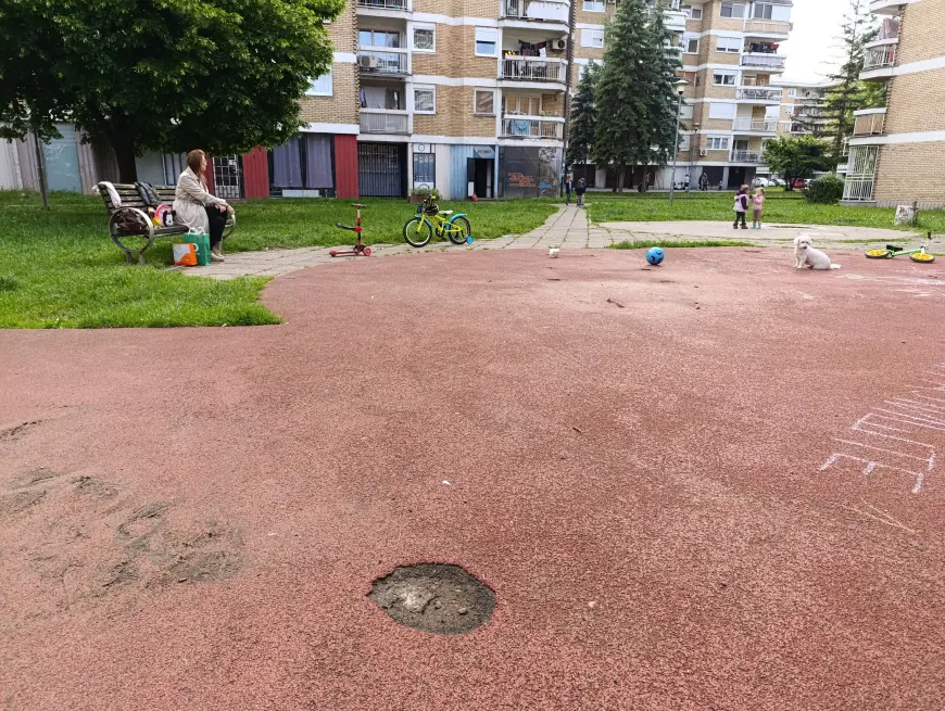 Vratite nam igralište! (FOTO)