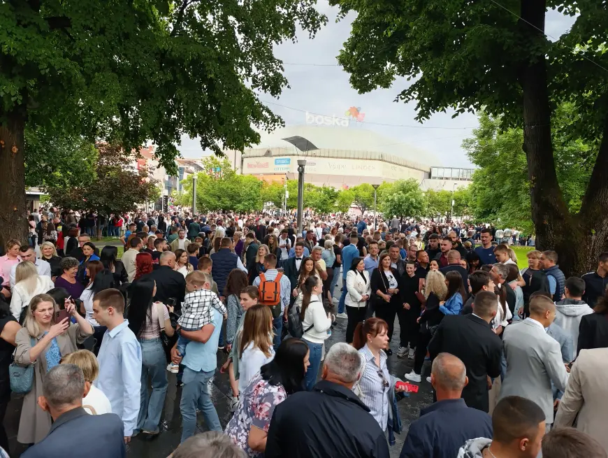 Sezona matura u Banjaluci (FOTO)